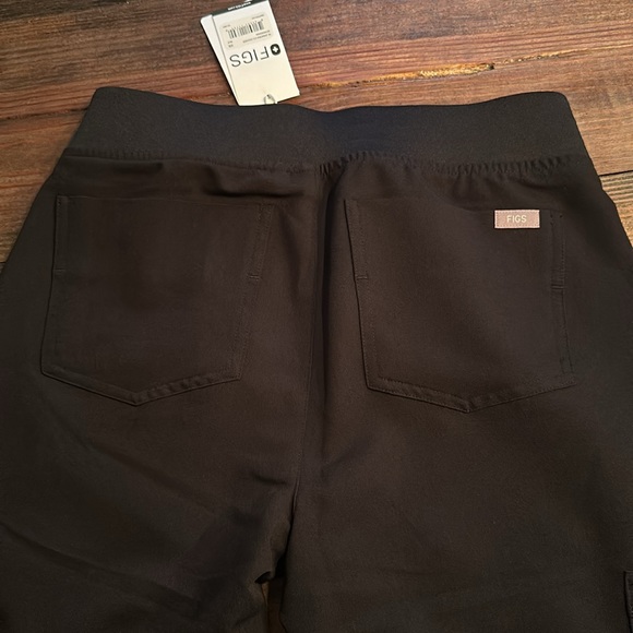 FIGS Zamora Joggers XS Black (NWT) Women’s - Picture 4 of 5
